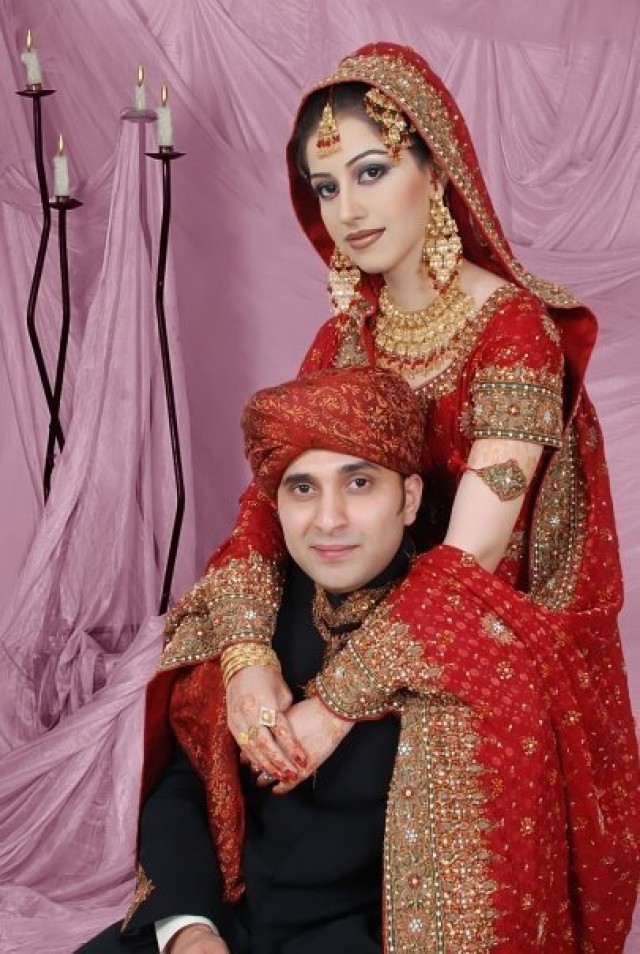 Beautiful NRI bride & groom wedding through online At  NRI Marriage Bureau