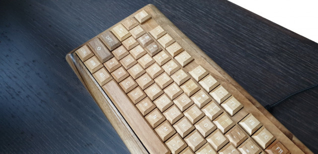 Wooden Keyboard W4 walnut edition 