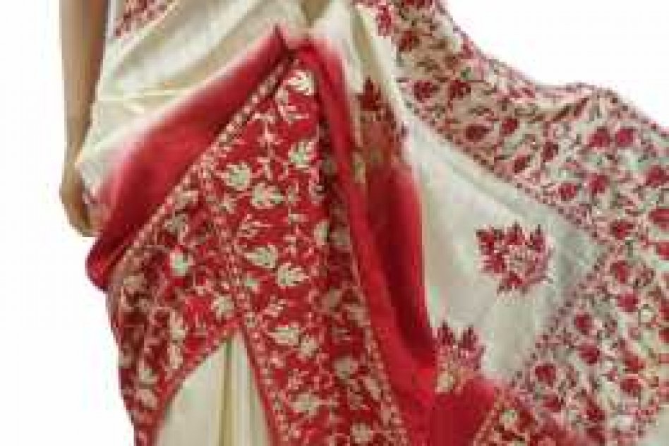 Buy the best Aari Work Saree in India | Luxurionworld